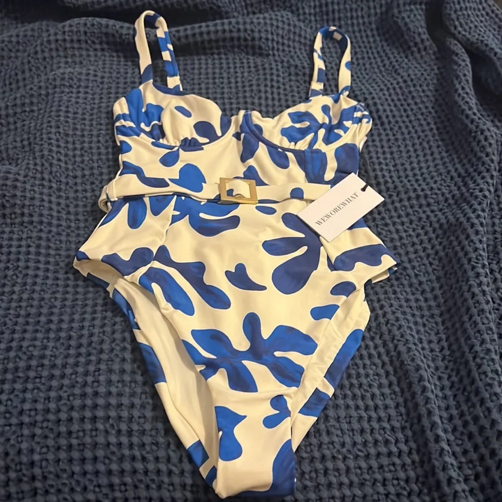 DANIELLE ONE PIECE ❤️ - Picture 2 of 5